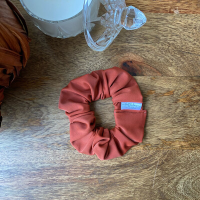 SLOANE ATHLETIC CLASSIC SCRUNCHIE
