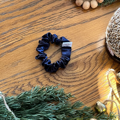 RACHEL TEENY SCRUNCHIE