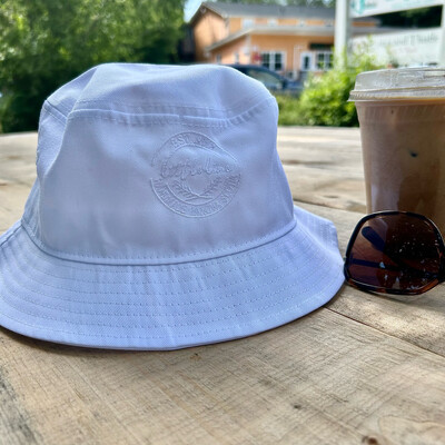 WHITE BUCKET HAT