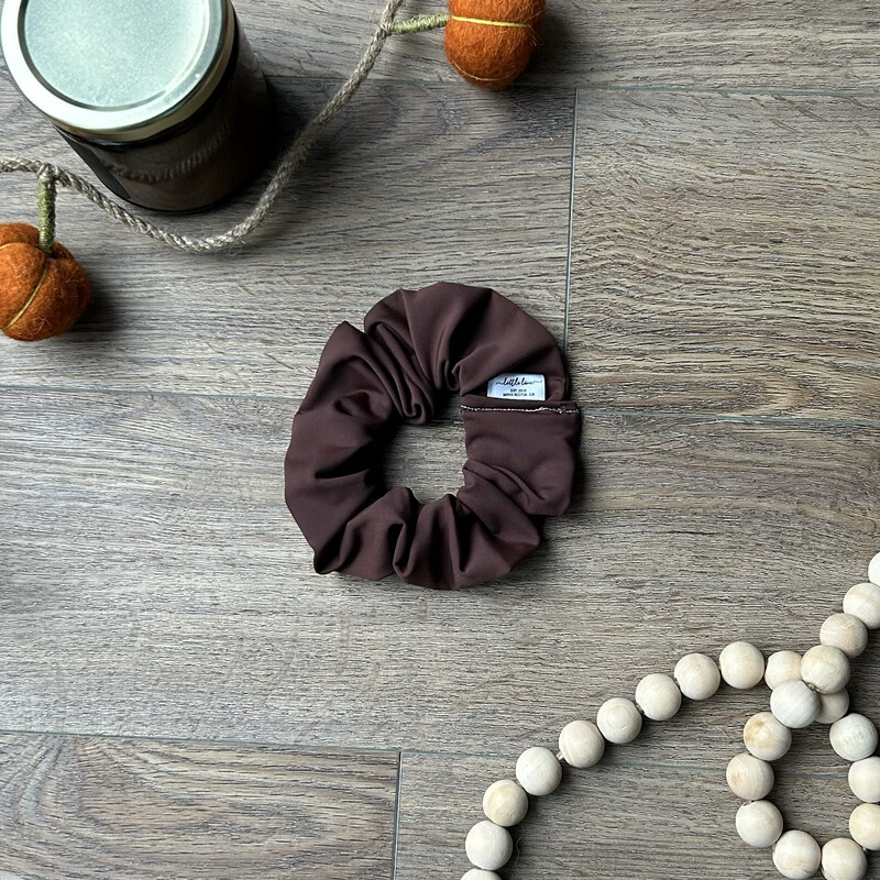 BROWN ATHLETIC CLASSIC SCRUNCHIE