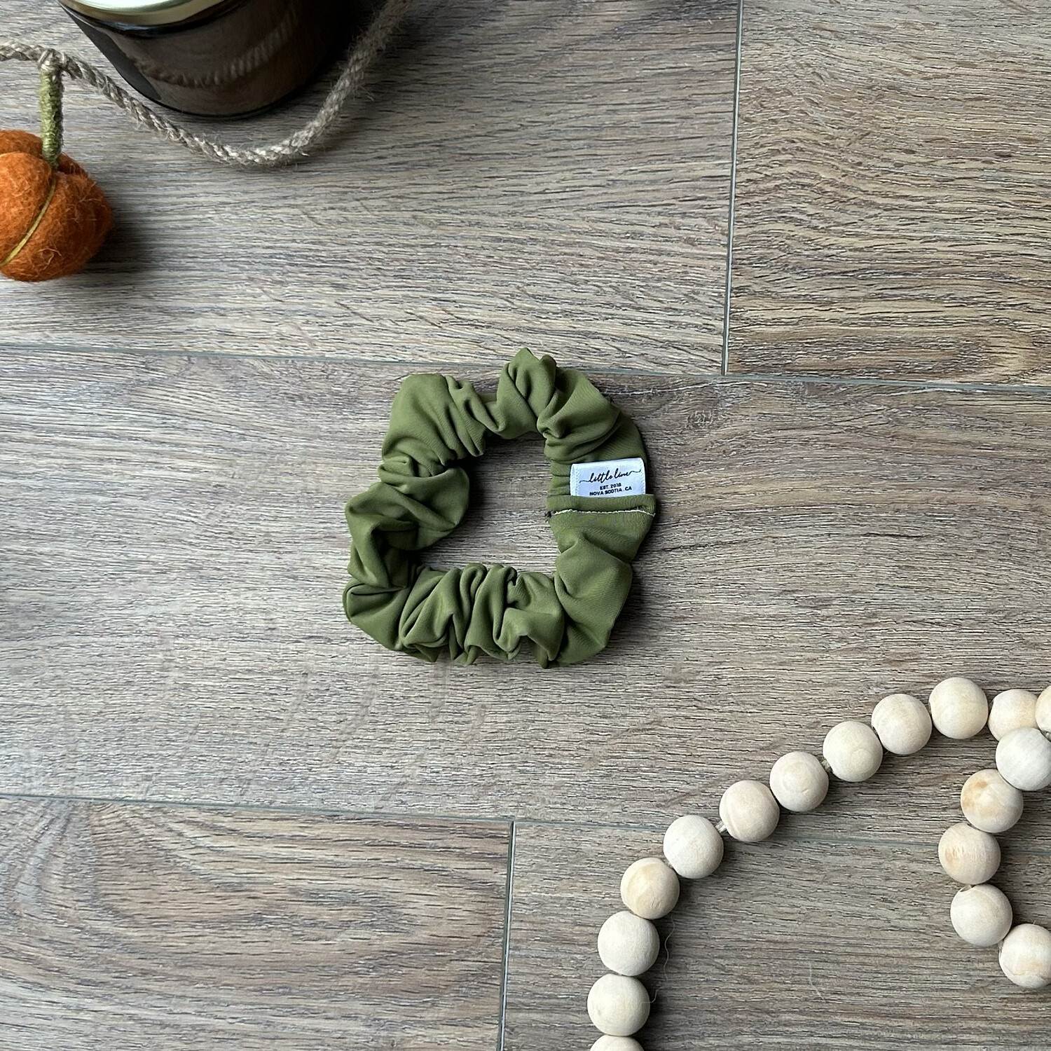 OLIVE TEENY ATHLETIC SCRUNCHIE