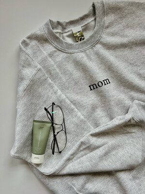 MOM CREWNECK
