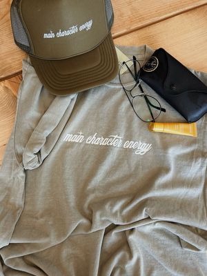 MAIN CHARACTER TRUCKER HAT