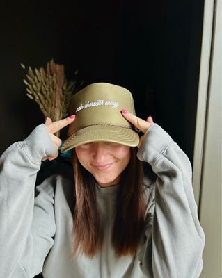 MAIN CHARACTER TRUCKER HAT