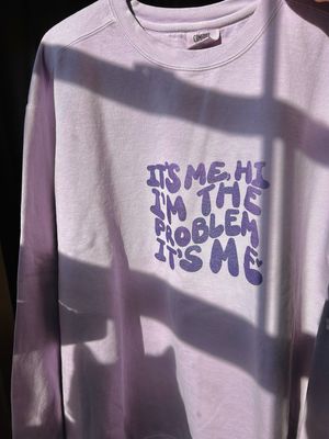 IT&#39;S ME CREWNECK