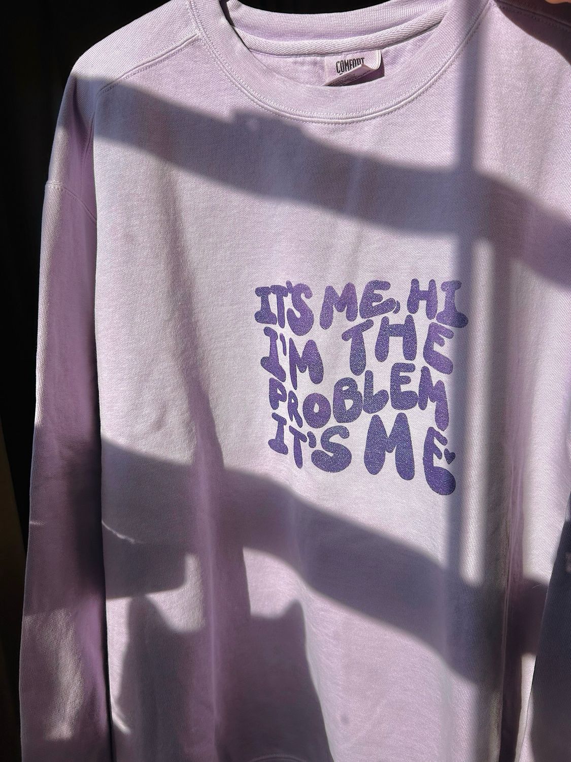 IT&#39;S ME CREWNECK