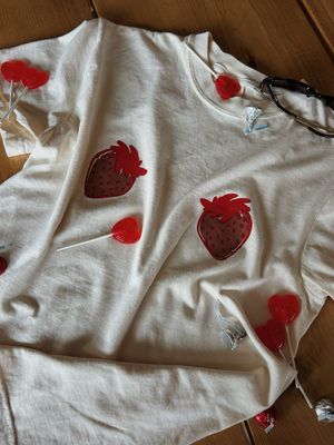 STRAWBERRY TEE