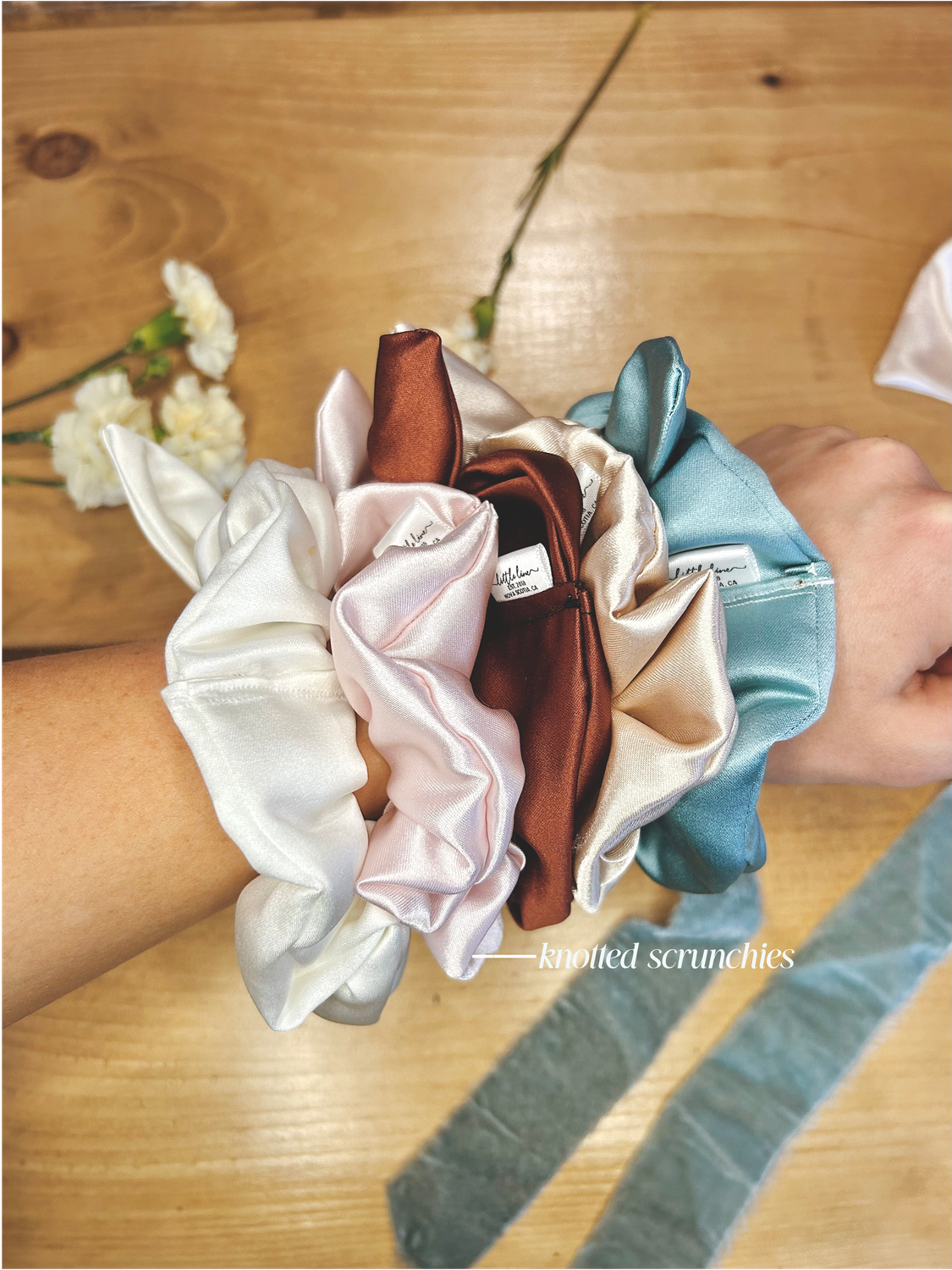 BRICK KNOTTED SCRUNCHIE