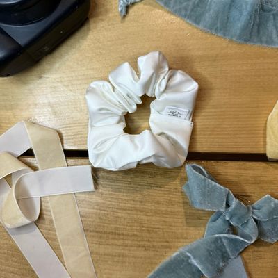 BRIDE CLASSIC SCRUNCHIE