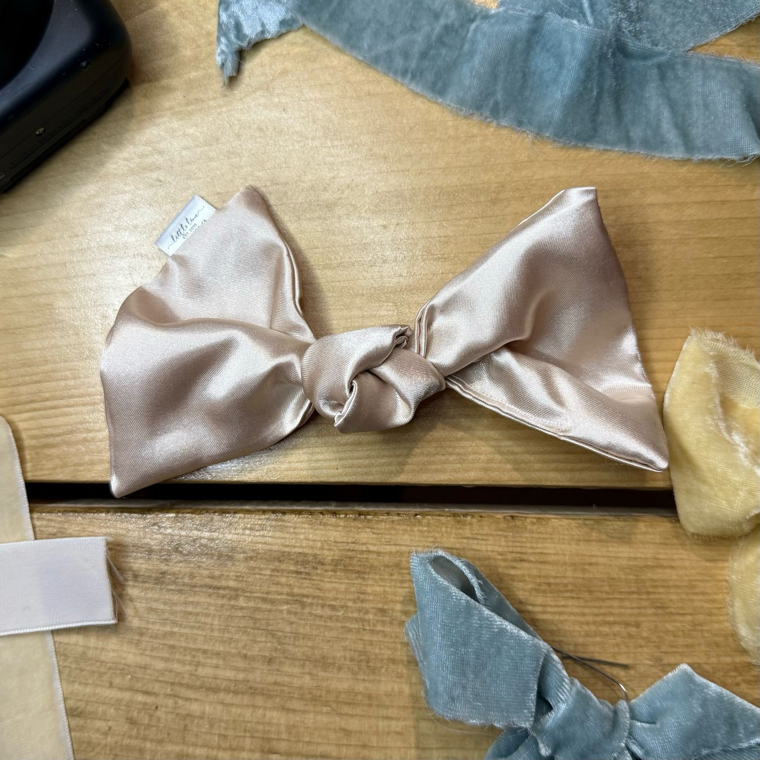 BLUSH KNOTTED BOW TIE