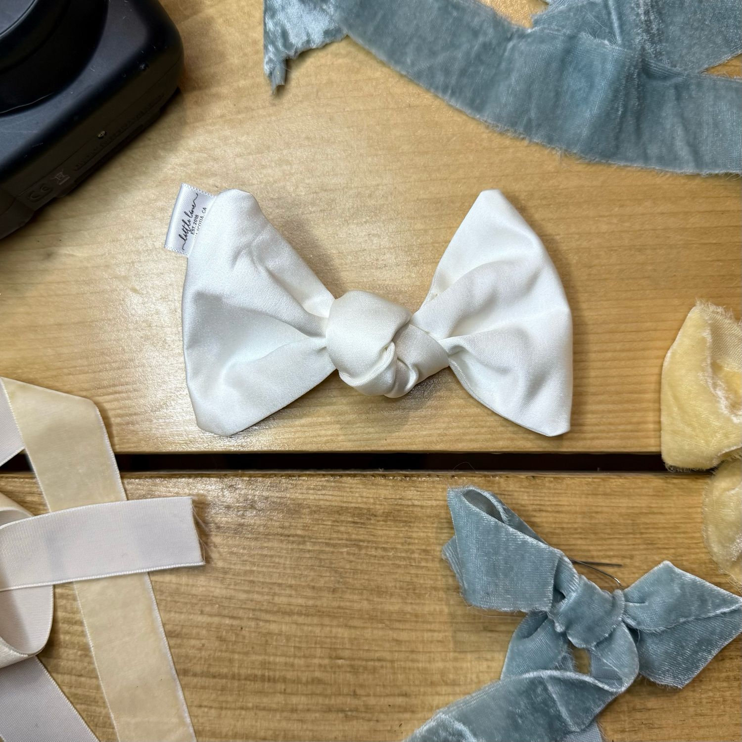 BRIDE KNOTTED BOW TIE