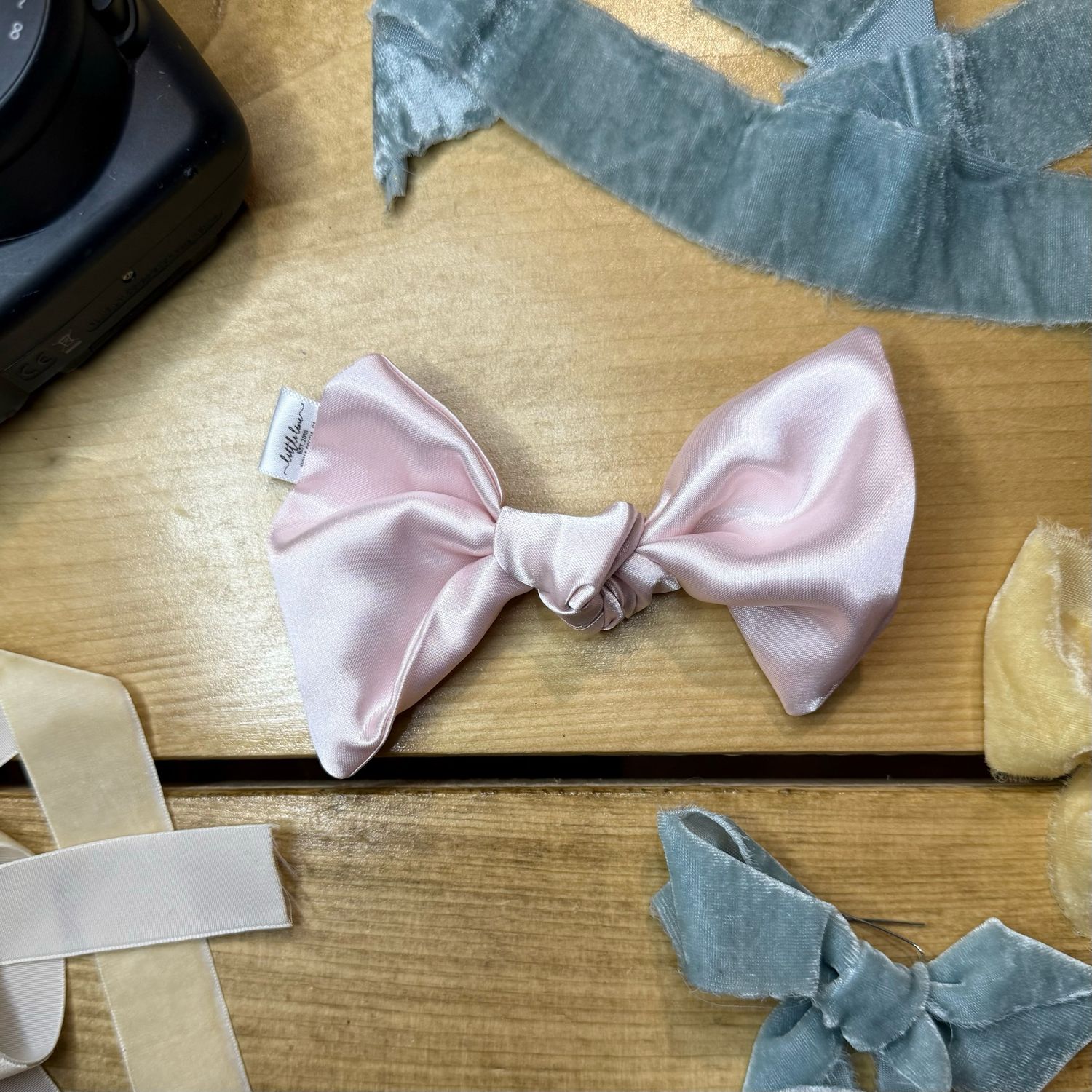 BLOSSOM KNOTTED BOW TIE