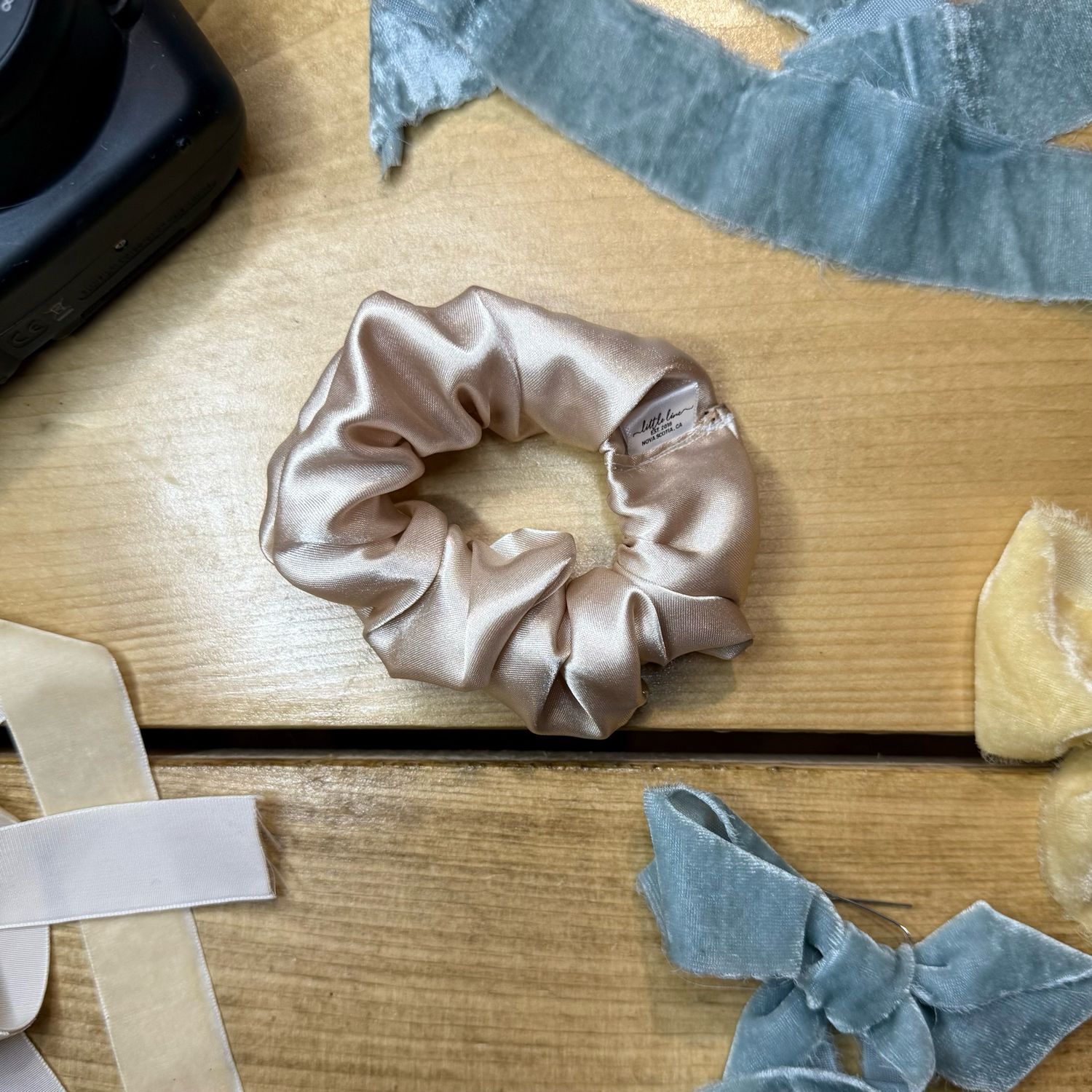 BLUSH CLASSIC SCRUNCHIE