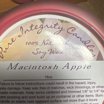 Macintosh Apple Soy Wax Candle (16oz)