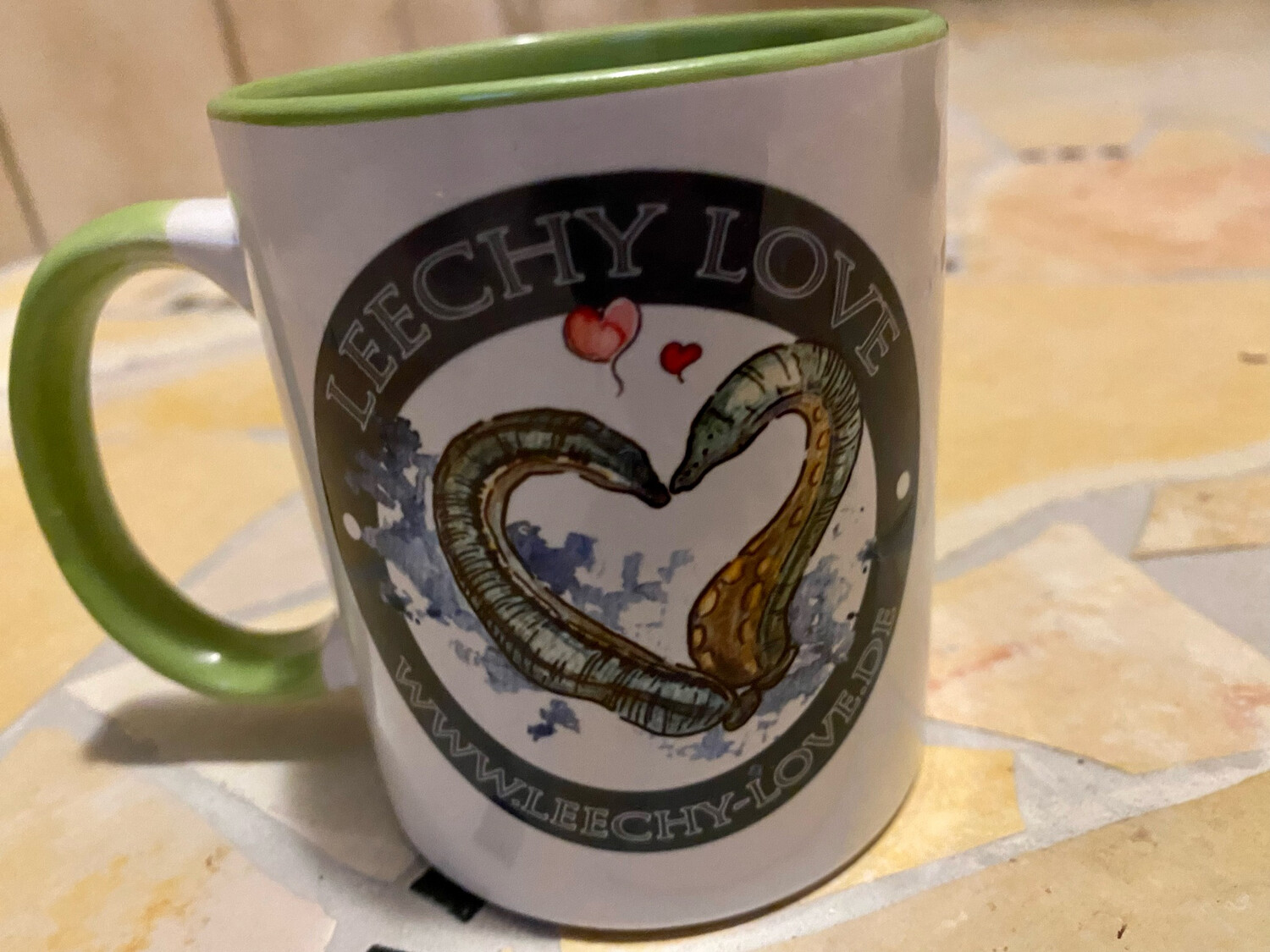 Tasse &quot;Love Sucks&quot; / Innen Hellgrün - inside light green
