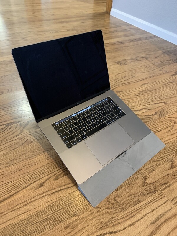 15" Macbook Pro cooling stand