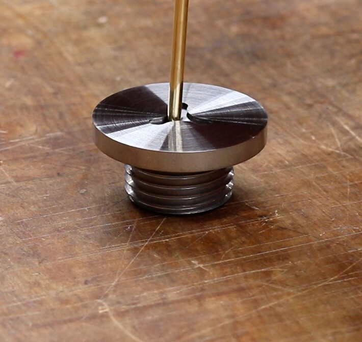 1 1/4"-8 PIKA Screw