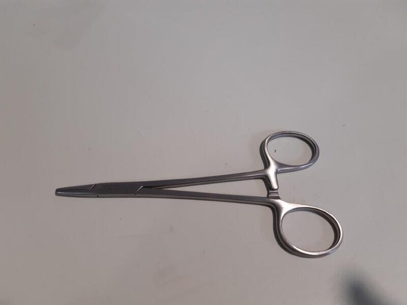 NEEDLE HOLDER MAYO 13CM
