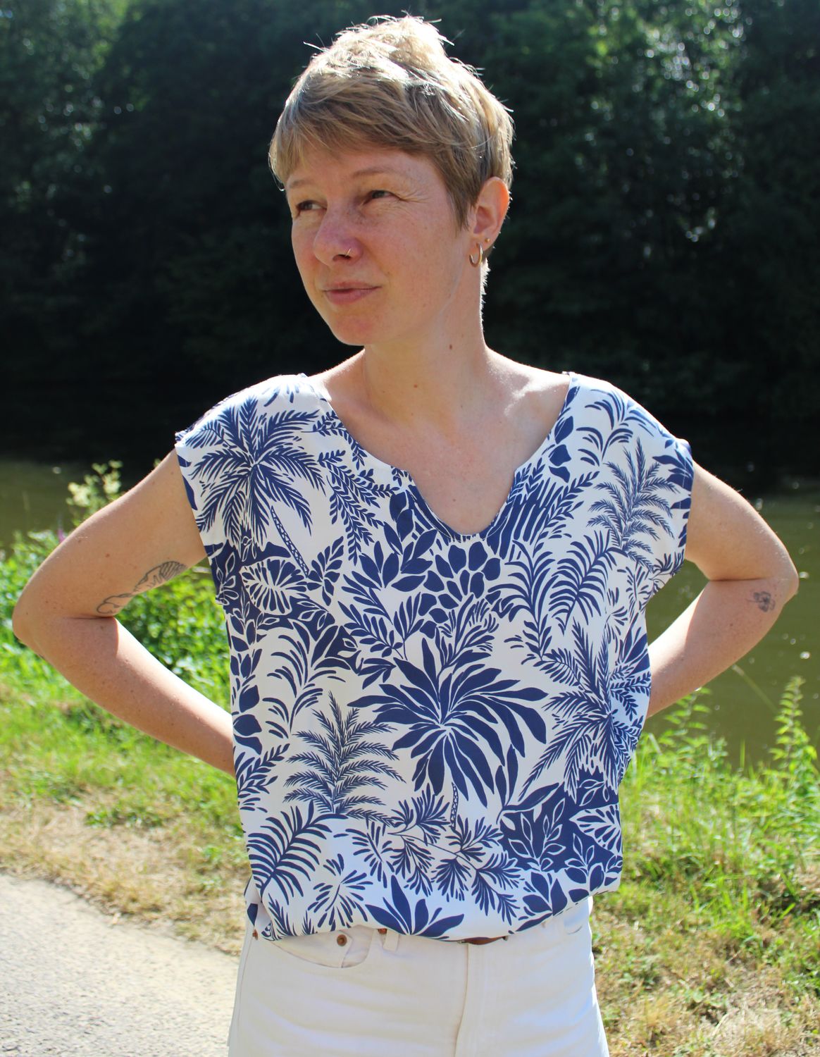 "Alixa" Top sans manches à motifs, viscose