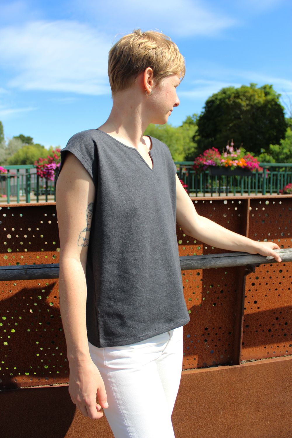 "Allie" T-shirt uni col tunisien, coton mélangé