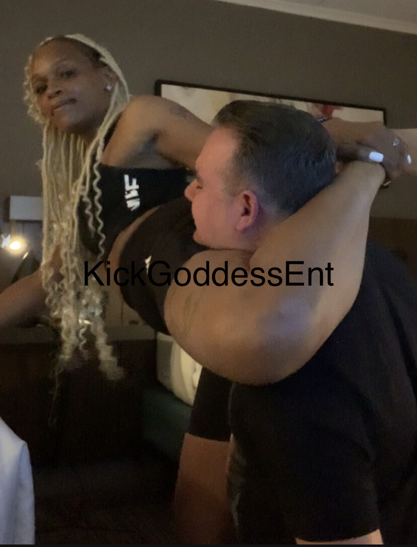 Loyal fan pays big bucks to "meet my feet" part 2