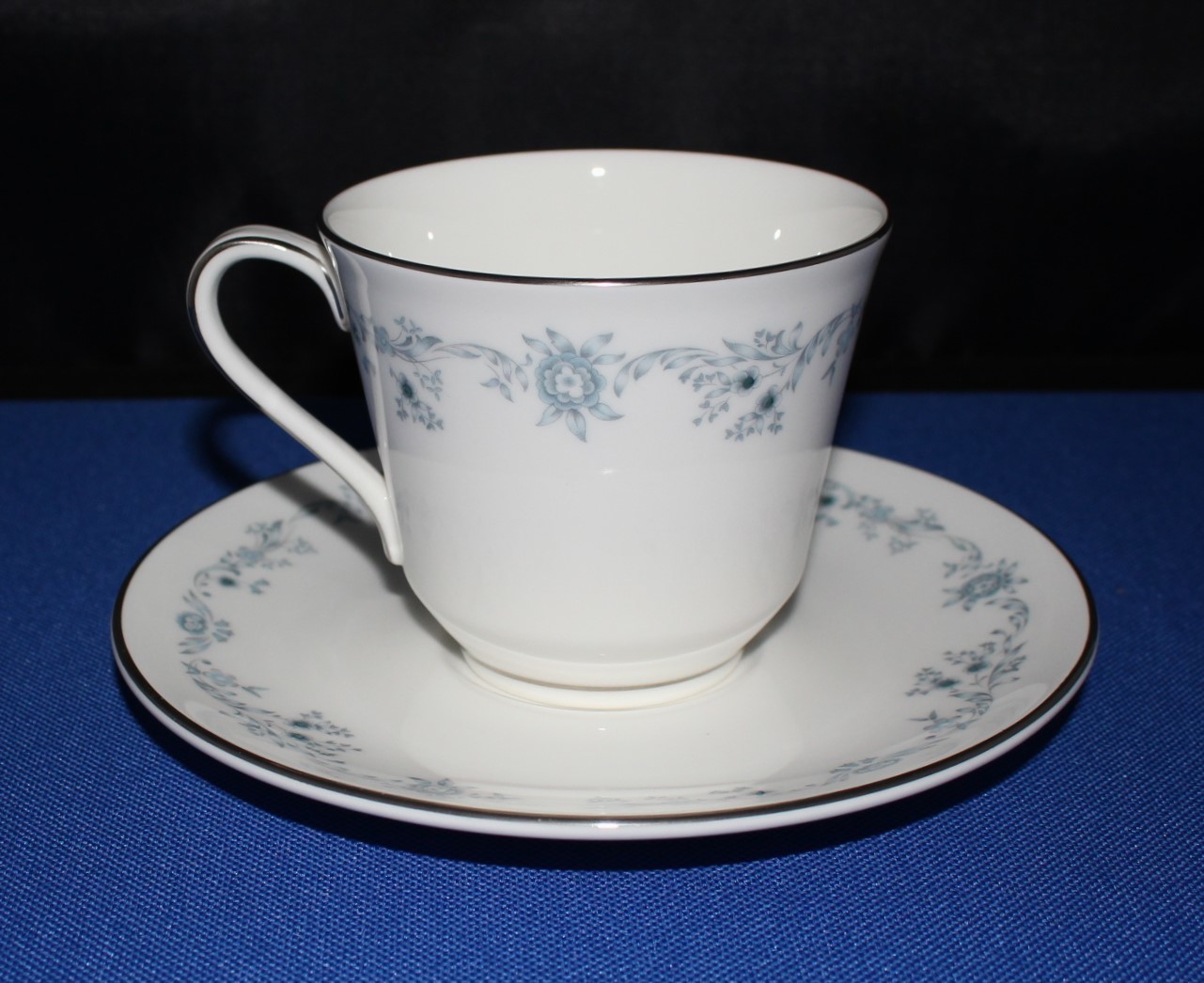 Royal Doulton Angelique 2-Piece Cup and Saucer Plate Fine Bone China, England