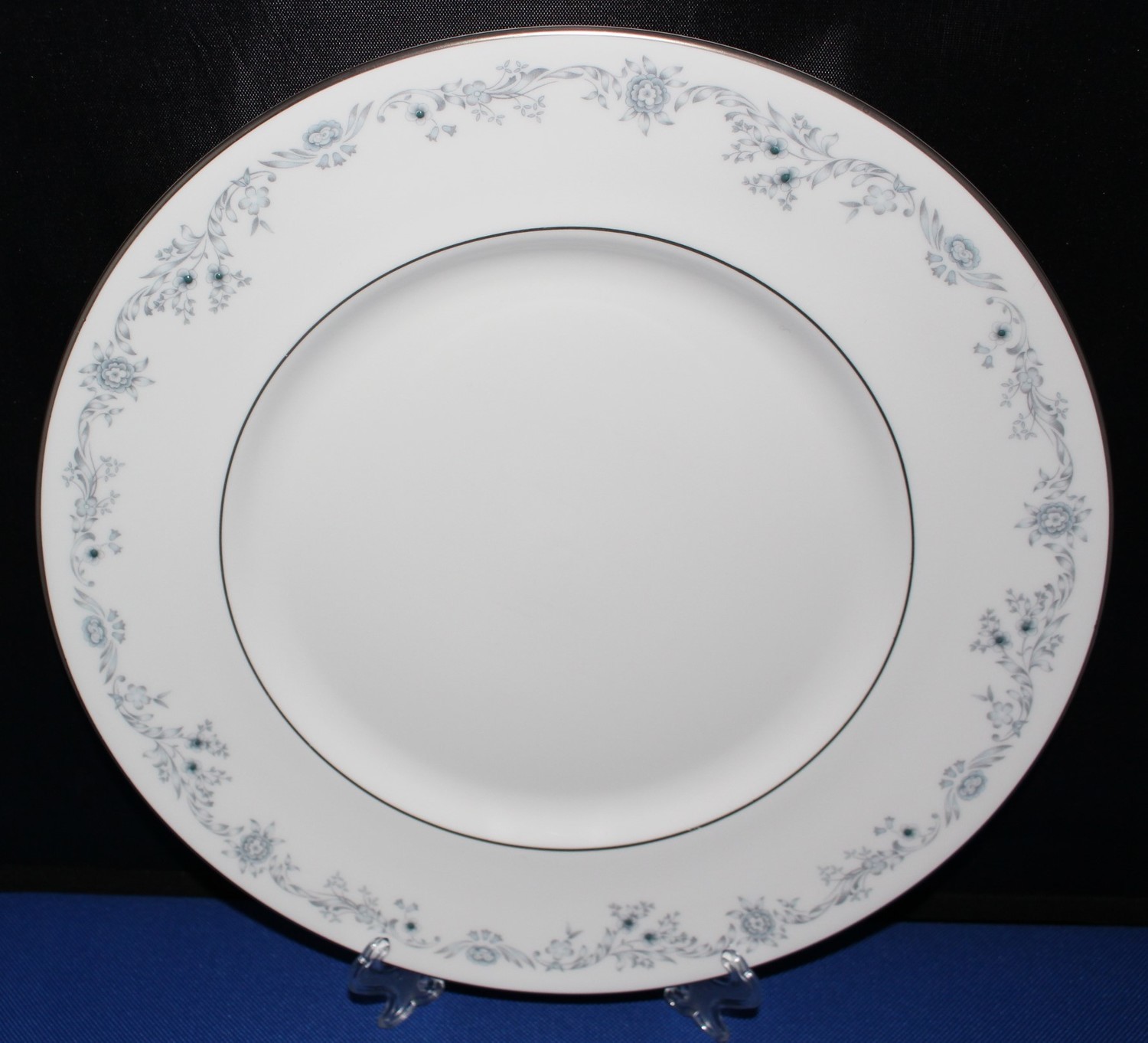 Royal Doulton Angelique 10.5” Dinner Plate English Bone Fine China H4997