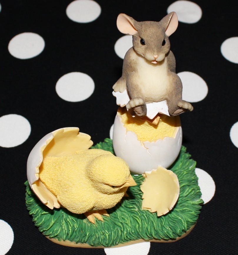 Charming Tails Fitz & Floyd “What's Hatchin" Easter Time Figurine #88/600 in Box