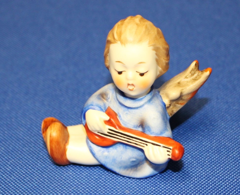 Goebel Hummel Angel Joyous News w/ Lute Figurine #238 A