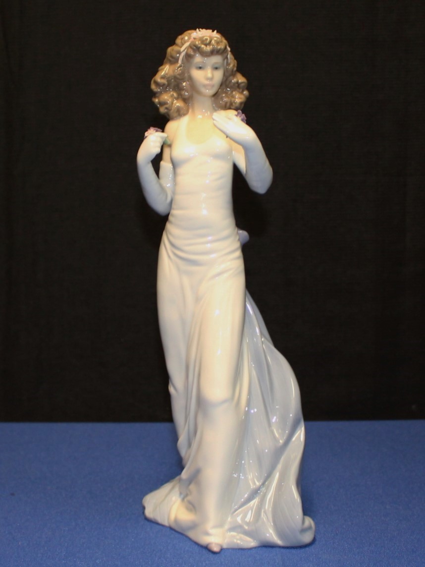 Lladro Anticipation Porcelain 12" Figurine #6608
