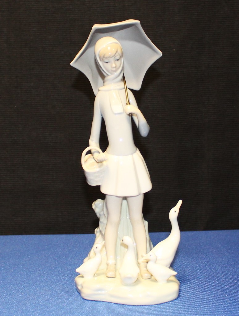 Lladro Umbrella Girl w/ Duck Family Porcelain 10" Figurine #4510