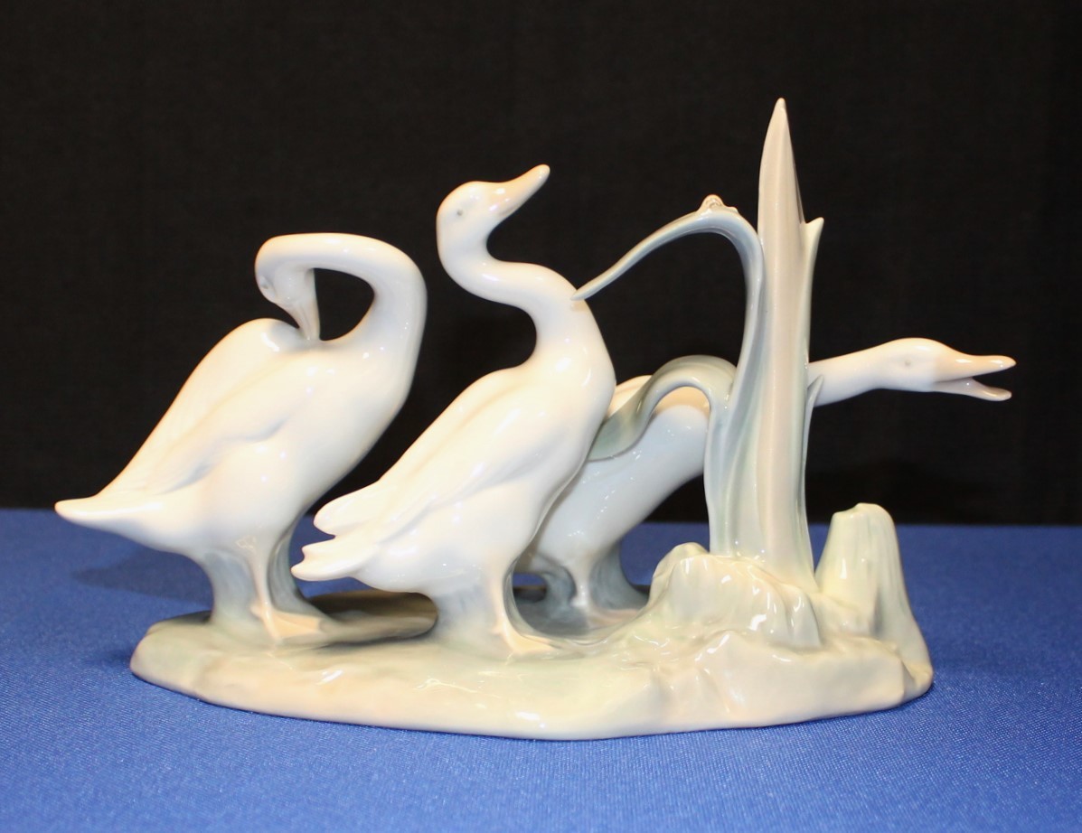 Lladro Ducks / Geese Group Porcelain Figurine #4549