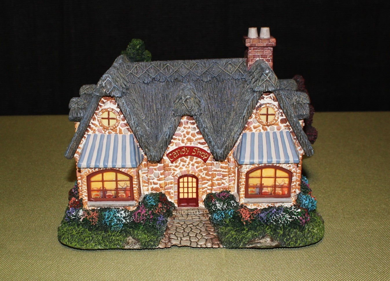 Thomas Kinkade 2003 “Candy Shop” Lamplight Hawthorne Village Light-Up House