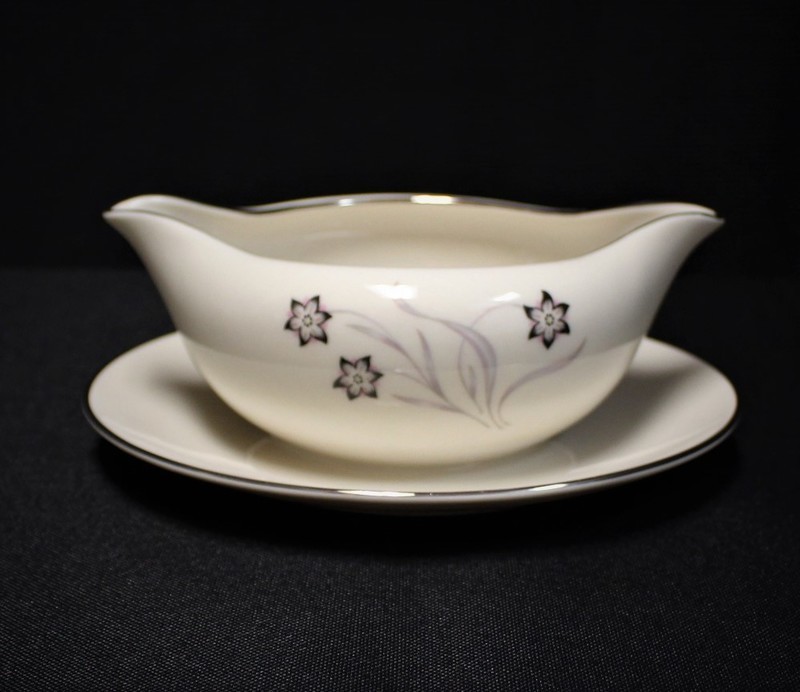 Flintridge STARFLOWER Gravy Sauce Boat with Attached Underplate - Platinum Trim