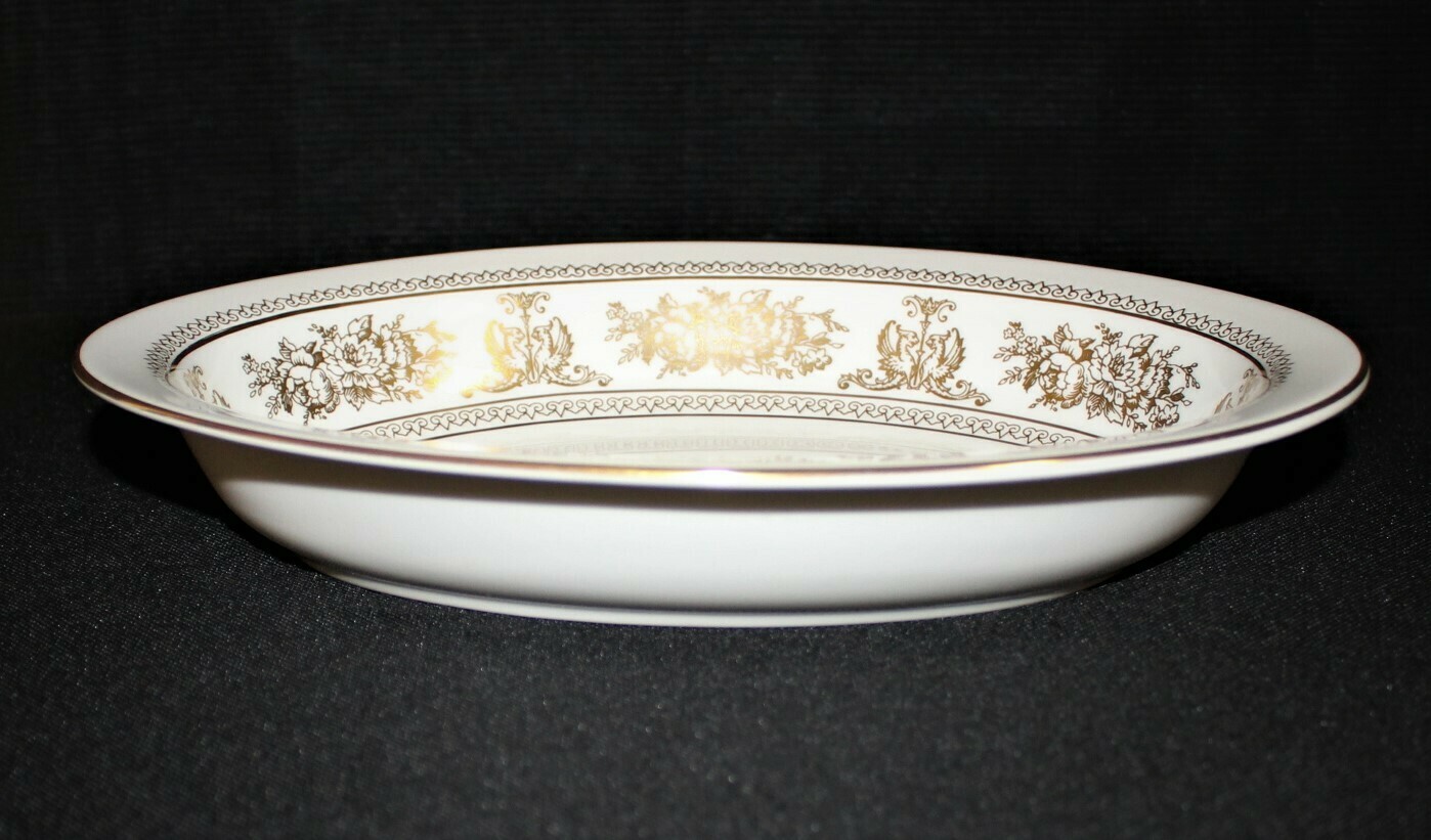 Wedgwood White Columbia Gold (R4408) 10" Oval Vegetable Serving Bowl, England
