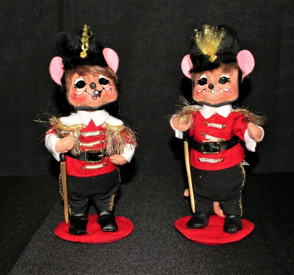 Pair of 2009 Annalee Christmas Toy Soldier Mice 8.5" Plush Dolls