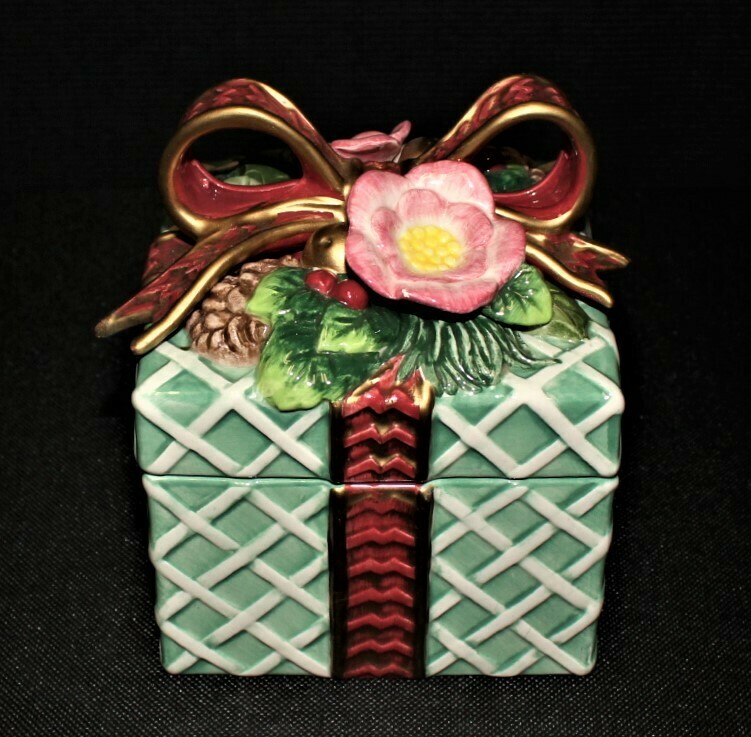 Fitz & Floyd Classic Christmas Present Trinket Box with Lid Candy Dish