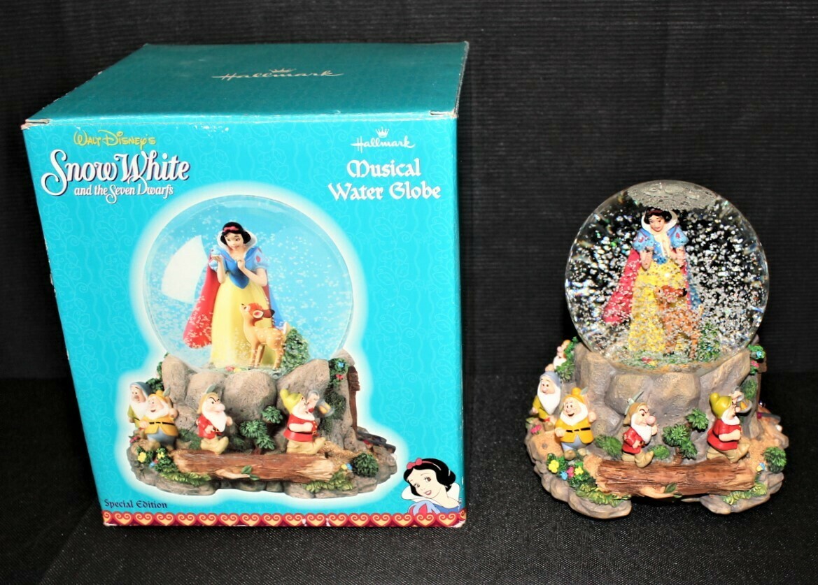 Walt Disney Snow White & the Seven Dwarfs Musical Globe Heigh-Ho in Original Box