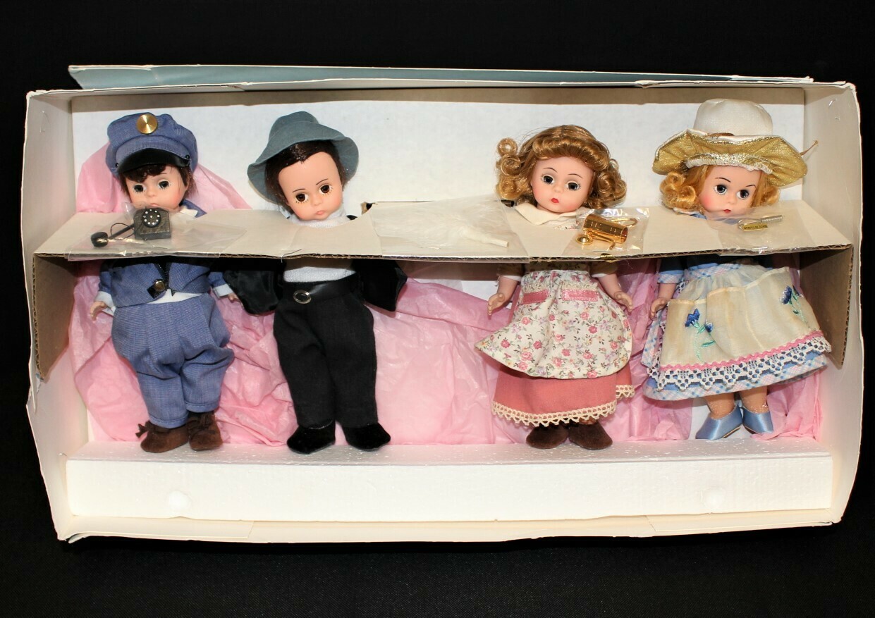 Madame Alexander THE HONEYMOONERS Limited FAO Schwarz 4 Doll Set in Box #79230