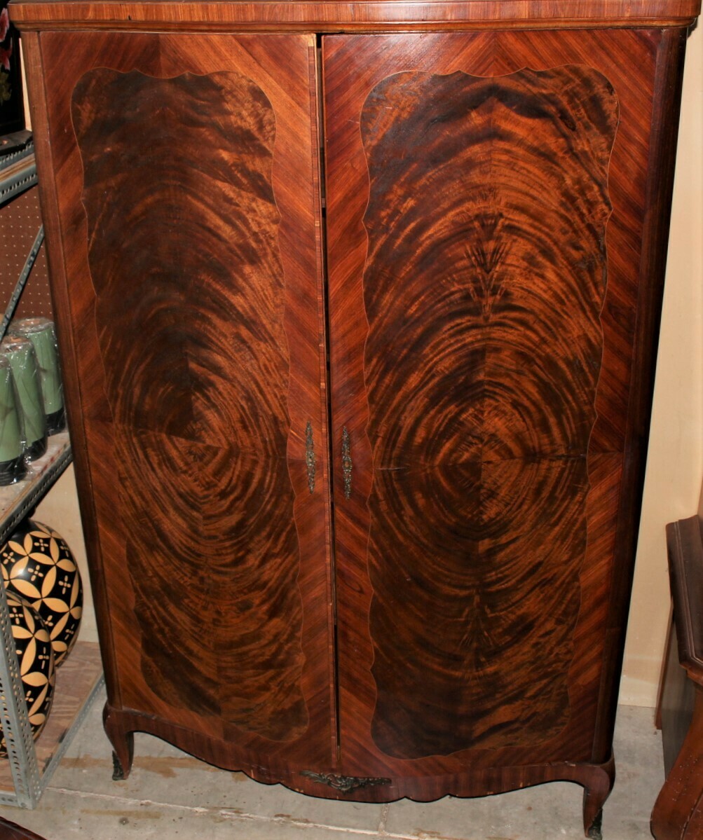 Antique Flamed Mahogany 2-Door Bow Front Linen Press Wardrobe Cabinet