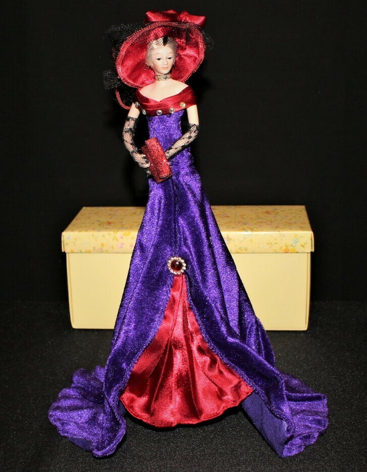 Gorgeous 2003 Popular Creations Red Hat Tassel Figurine Doll w/ Stand Box #TD183