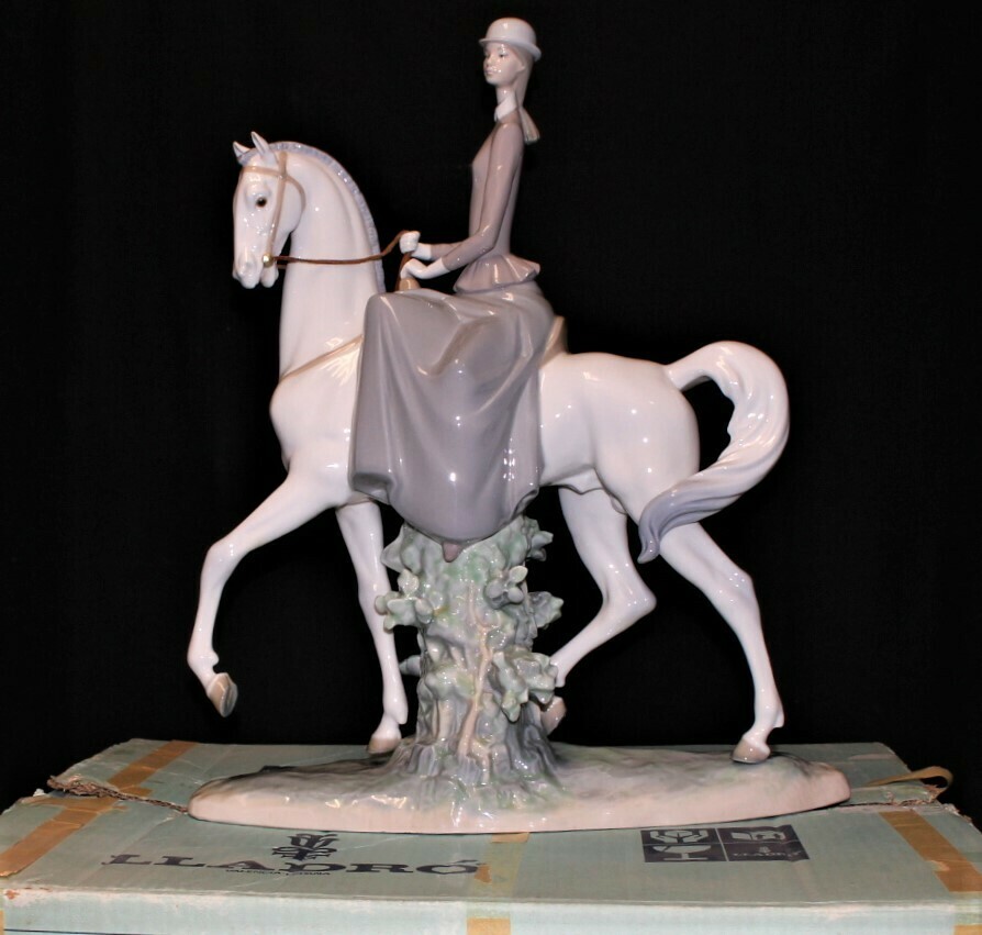 Lladro Large 18” Woman Riding Horse Porcelain Gloss Finish Figurine #4516 in Box