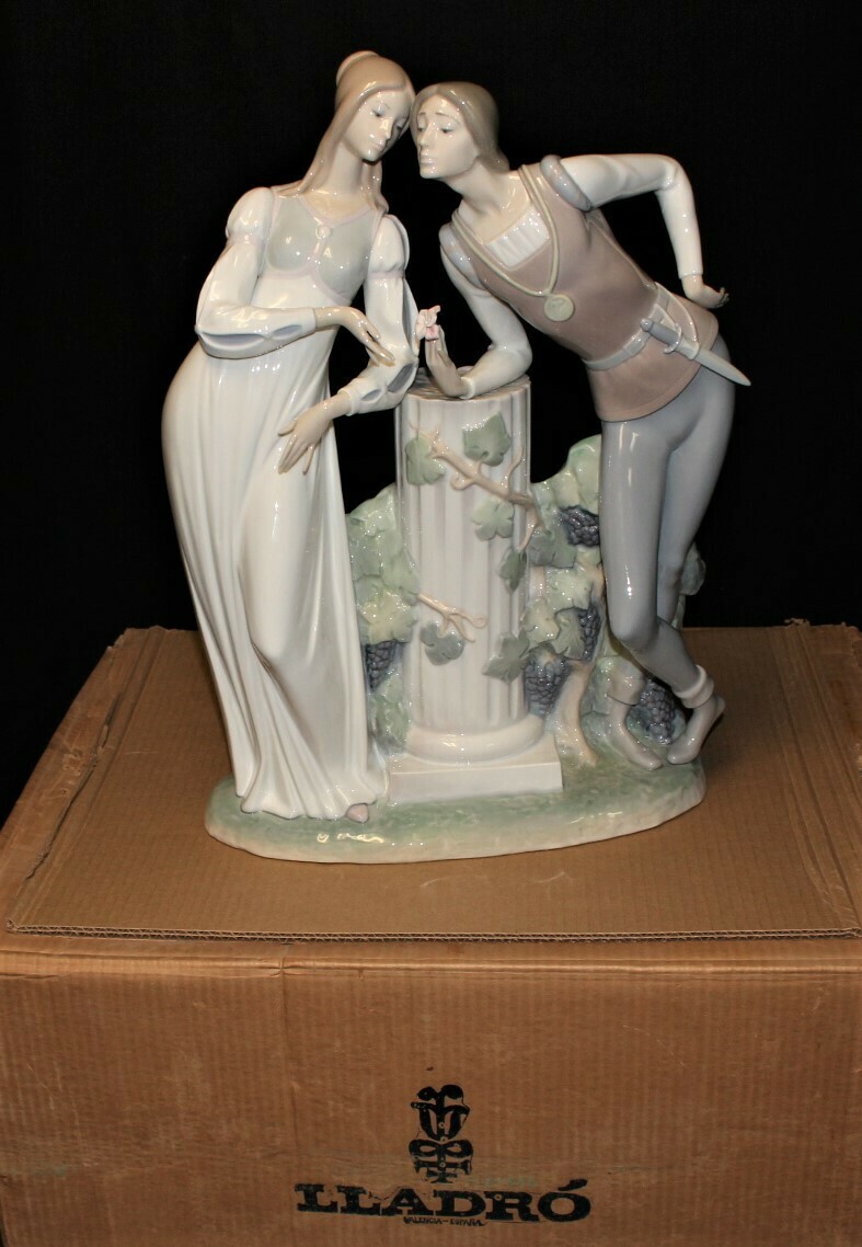 Lladro Large 17” Romeo & Juliet Porcelain Gloss Finish Figurine #4750 in Box