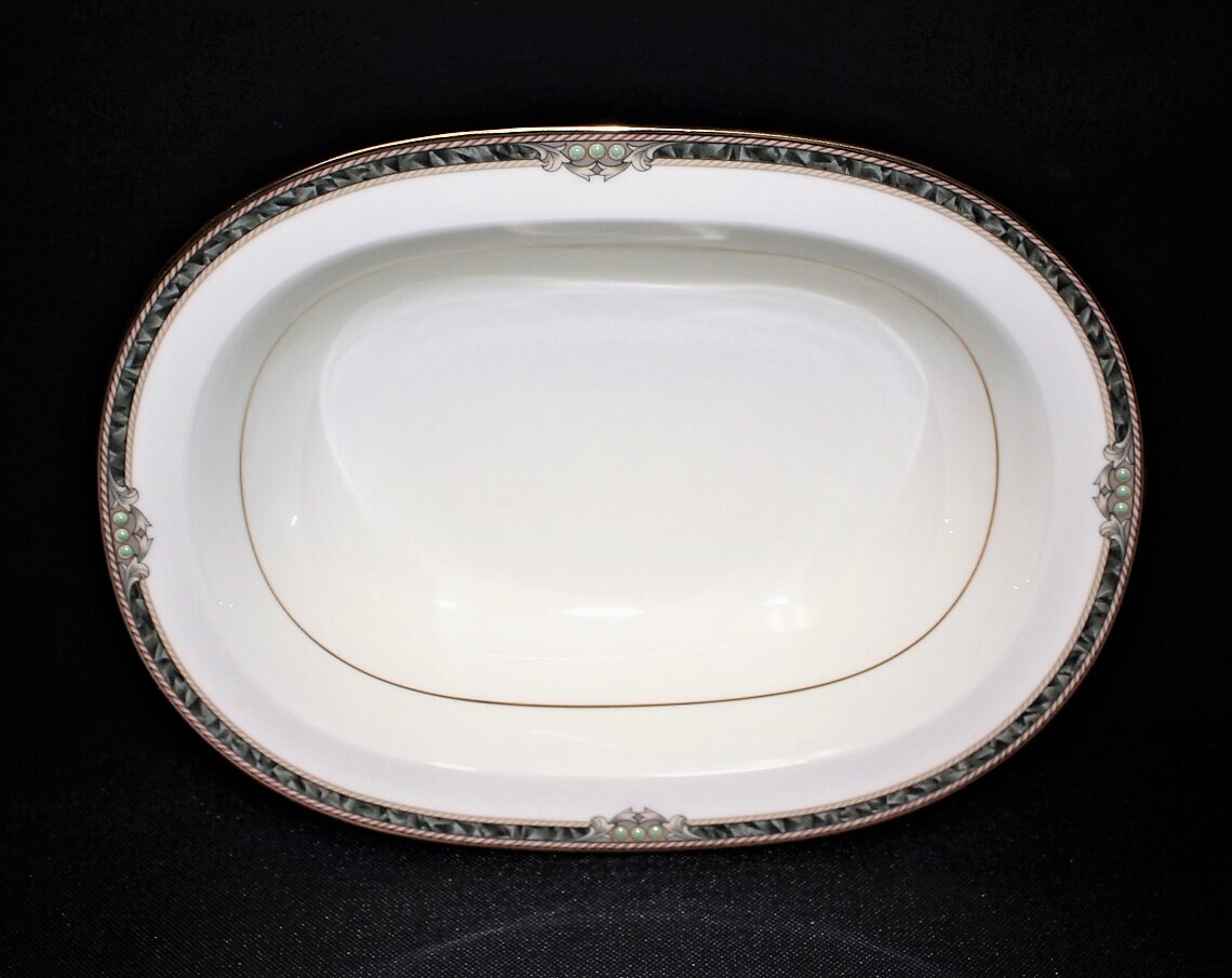 Noritake COVINA 10 in. Oval Vegetable Serving Bowl, 9791