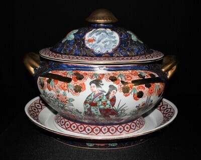 Chinese Qianlong Imari Porcelain 3-Piece Covered Soup Tureen with Underplate