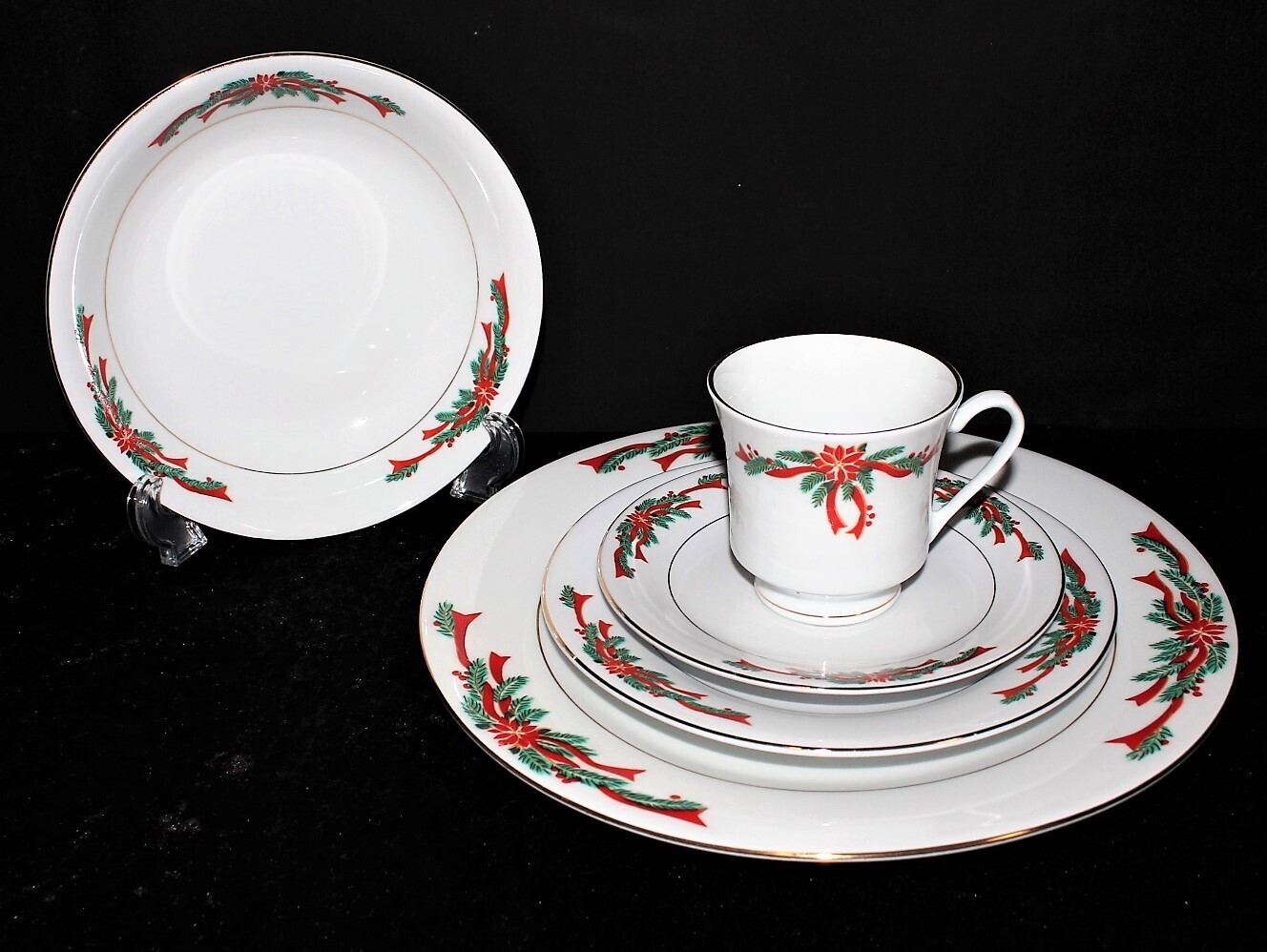 Poinsettia and Ribbons Holiday 5-Piece Place Setting Christmas Fine China