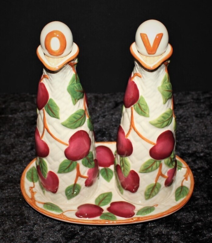 Franciscan Apple 5-Piece Oil and Vinegar Cruet Set with Stoppers and Underplate