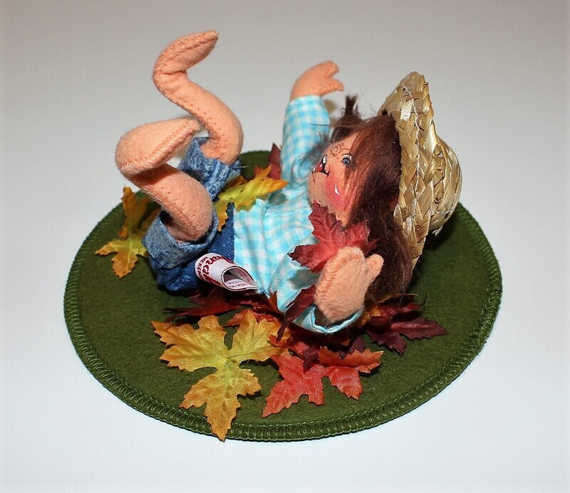 Annalee 1998 “Paula" Girl Playing in a Pile of Fall Leaves 6" Poseable Doll