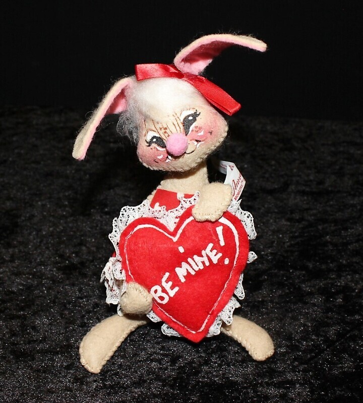 Annalee &quot;Be Mine&quot; 1984 Valentine Bunny Rabbit 6&quot; Mobiltee Girl Plush Doll