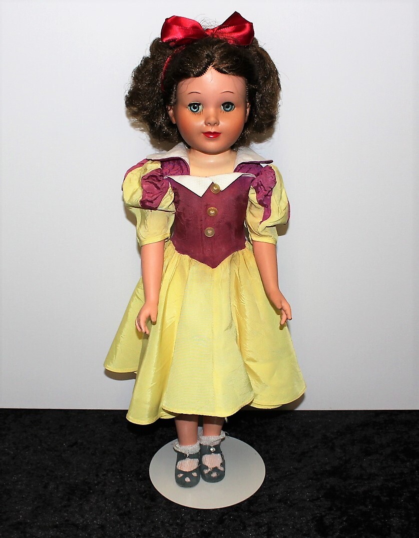 Walt Disney Snow White 21” Miracle Vinyl Deluxe Toy Creations 1950’s Doll